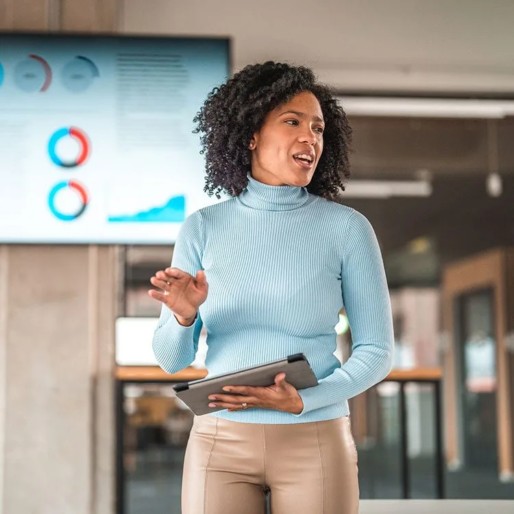 Woman giving a presentation web